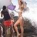 Gisele Bündchen Malibuban, egy bikinis fotózáson