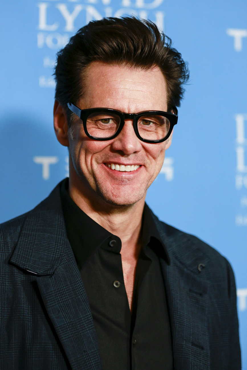 Jim Carrey a David Lynch Alapítvány Beverly Hills-i eseményén jelent meg ezzel a szemüveggel február 27-én.