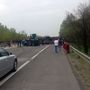 Kollégánk helyszíni képei az M1-es Budapest felé vezető oldalán, a 46. kilométerkőnél történt balesetről