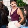 Selena Gomez valamiért egy muffal parádézott, amit sem az időjárás, sem a dress code nem indokolt