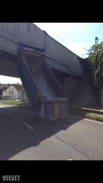A vasúti híd nem sérült meg.