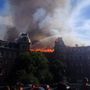 A szomszédos épületekre is átterjedt a tűz, de megfékezték