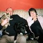 Még egy családi kép, ez 2002-ből való. Az asszony nem sokkal kesőbb kezdett el őrülten költekezni