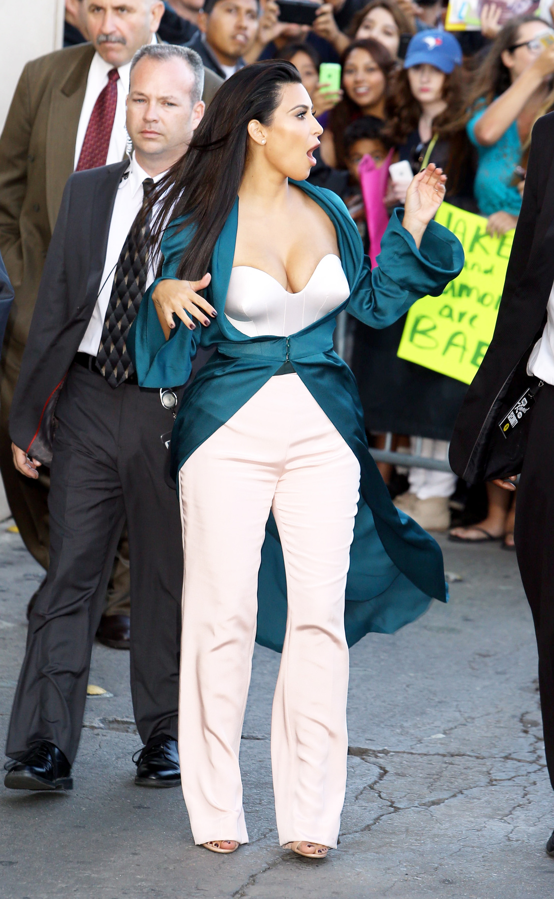 Kim Kardashian és az ő mellei a Jimmy Kimmel Show felvétele után
