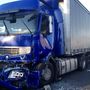 Három kamion ütközött hétfőn - az első hírekkel ellentétben - az M0-s autóút alacskai pihenőhelyén.