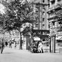Szemben a Dob utca, ma a sarkon egy Török étteremmel. (1940)