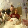 2010. május – Zach Zeilert éppen Hodgkin-limfómával kezelik, mellette barátnője