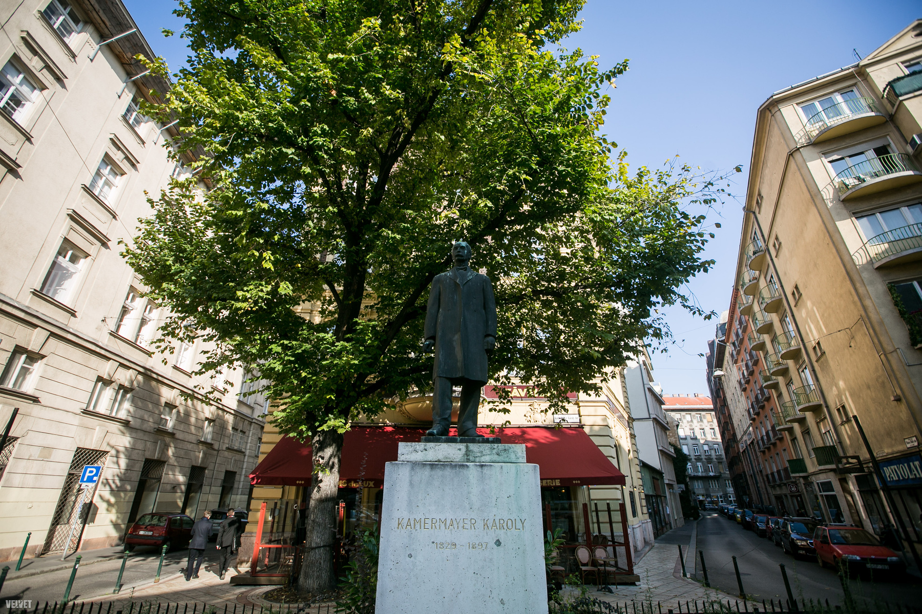 Kammermayer Károly tér és környéke, itt sajnos pont letarolták a fákat, úgyhogy nem most mutatja a legszebb arcát
