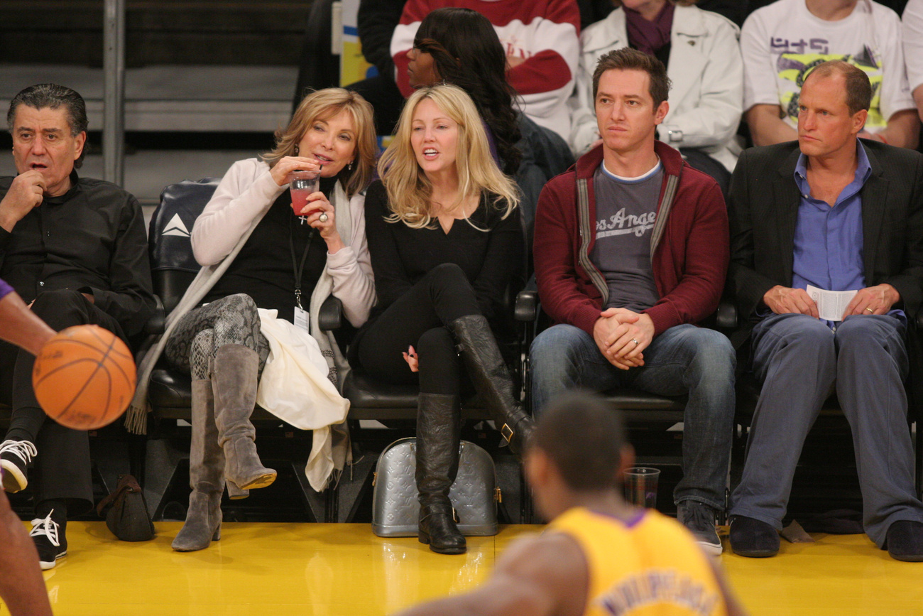 2012. január: Barátnőjével kedden elmentek a Lakers meccsre, ahol nagyon jól szórakoztak, a bizonytalan tartalmú itallal is remekül eljátszadoztak
