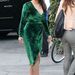 Kardashian szép zöld ruhája