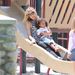 Heidi Klum mind a négy gyerekét magával vitte a Beverly Hills-i Coldwater Parkba játszani, a képen csak lányával, Louval látható
