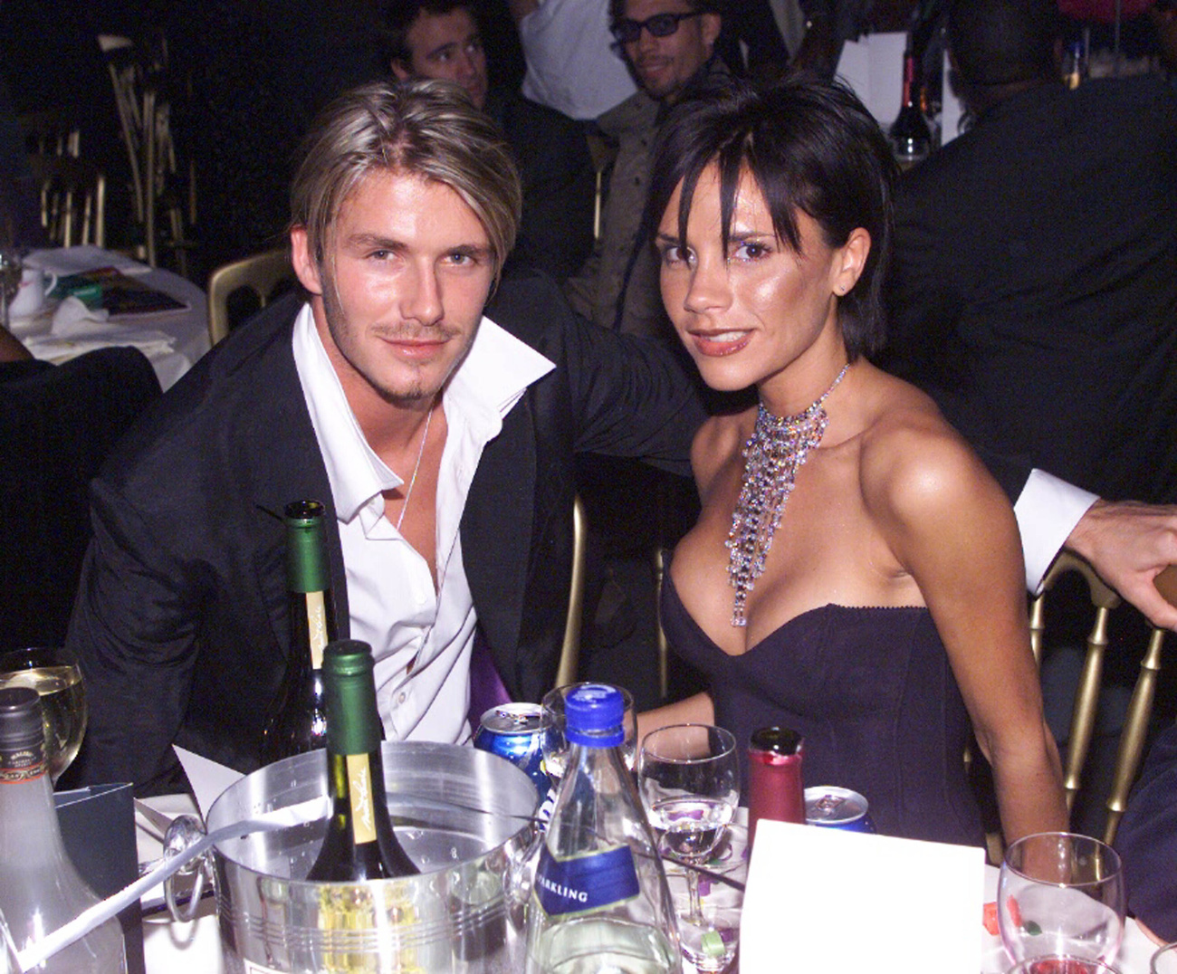 És végül a laza, hétköznapi David Beckham és sapkája, akivel megsétáltatta feleségét