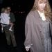 1989: Farrow és Allen a nő otthona felé tartanak, a férfi Dylant cipeli
