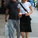 Egészen hétköznapi nőnek néz ki a 2013. június 24-i fotón, amin a pasijával, John Mellencamppel sétál.