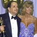 Jane Fonda 1990-ben mosolyog az Oscar-szobor előtt, oldalán Alfred Uhry forgatókönyvíróval. 
