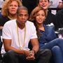 A harcos este után Jay Z és Beyoncé együtt mutatkoztak a Brooklyn Nets kosármeccsén.