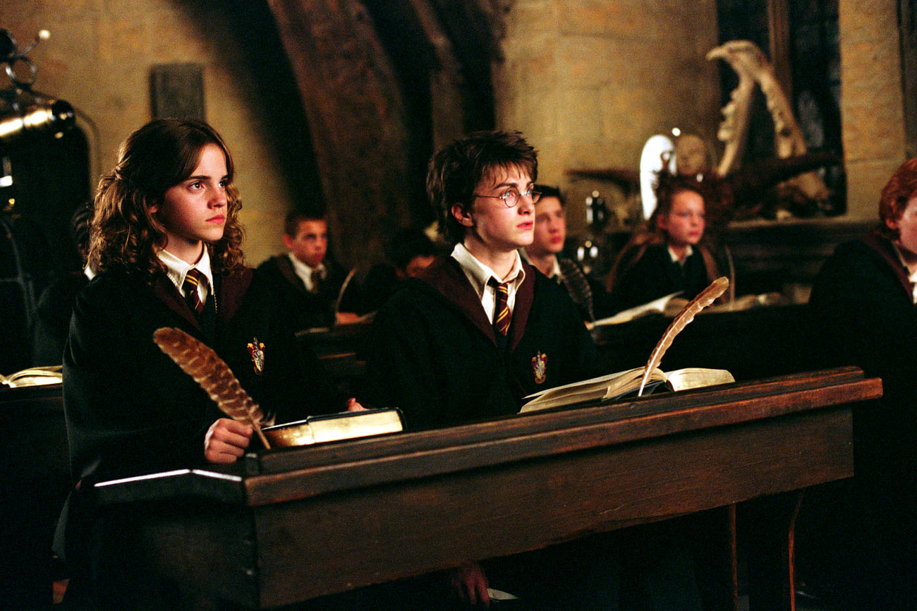 A Harry Potter-filmek két másik főszereplője, Daniel Radcliffe és Rupert Grint a való életben is a színésznő két legjobb barátja. Ez persze nem csoda, mert a forgatásokon gyakorlatilag együtt nőttek fel, Emma Watson pedig úgy tekint rájuk, mintha a testvérei volnának.