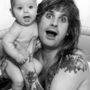 Ozzy Osbourne a fiával, Jack Osbourne nagyjából egy éves ezen a felvételen