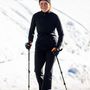 Ő Sarah Ferguson, aki mint valami női James Bond nyomta a nordic walkingot Svájcban