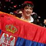 És 2007-ben valóban egy leszbikus énekesnő győzött, igaz, a szerb Marija Šerifović csak évekkel az ő Eurovíziója után comingoutolt.