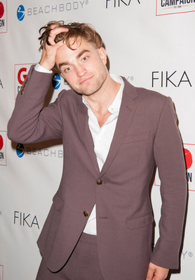 Kb. mi is így érzünk Pattinson hajával kapcsolatban.