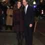 Vilmos herceg és Katalin hercegné a New York-i Carlyle Hotel előtt vasárnap.
