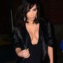 Kim Kardashian New Yorkban ment valahova, váratlannak nem nevezhető dekoltázzsal.