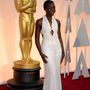 Lupita Nyong'o ezt a ruhát viselte a vasárnapi Oscar-díjátadón. Az estélyit kedden lopták el a szobájából.