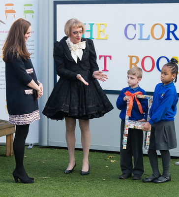Katalin hercegné egy gyerekközpontban 2015. március 18-án