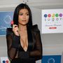 Péntek este: Kylie Jenner egy cukorkabolt megnyitóján Miamiben