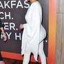 Las Vegas-i fellépése után Jennifer Lopez bulizott egyet, bár ezúttal lefedte textillel is a fenekét.