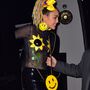 Miley Cyrus partizni indul egy októberi estén New Yorkban