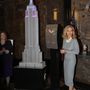 2015. május 10. – Rowling kapcsolja fel az Empire State Building fényeit New Yorkban.