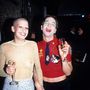 Jenny Talia nagyon szerette a melleit mutogatni, itt Michael Alig mellett teszi ezt 1995-ben.