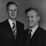 Ross és Norris McWirther 1969-ben, amikor a Guinness Rekordok Könyve kapcsán már meglehetősen híresek voltak.