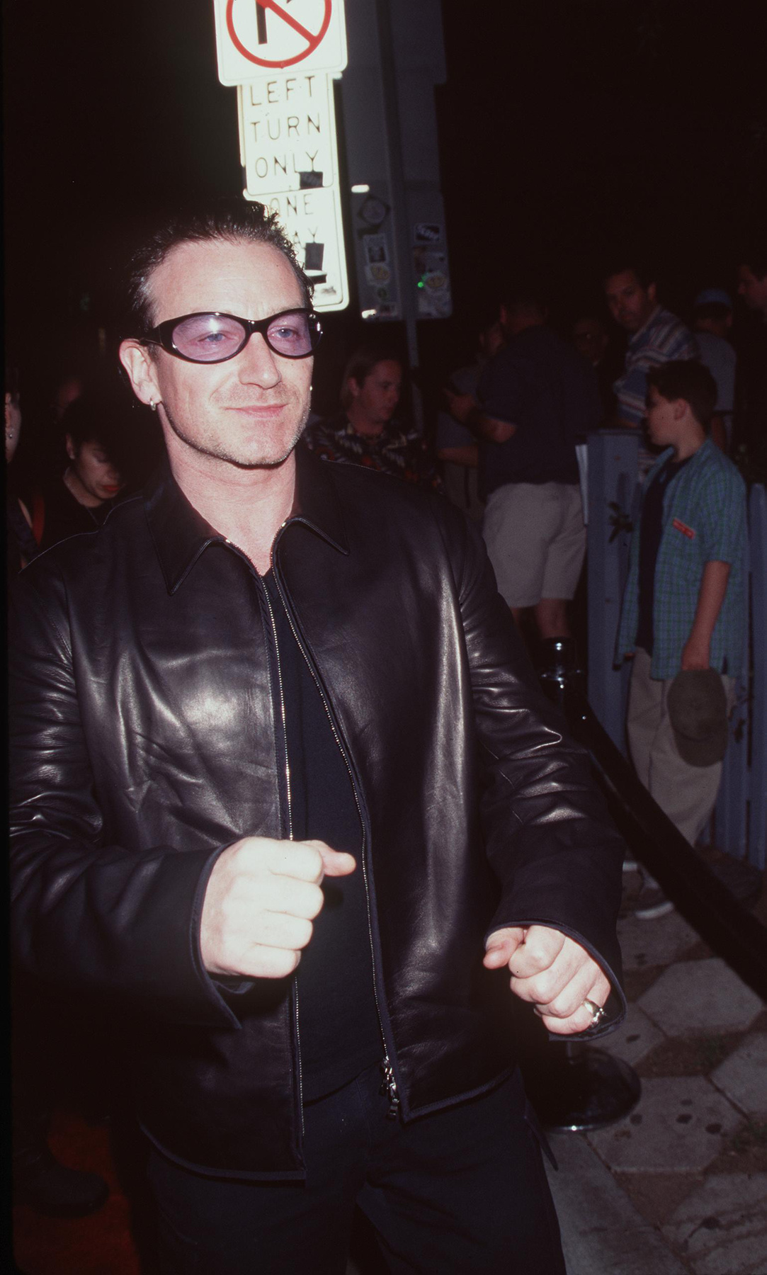 Bono, akinek a vezetésével a '90-es években tett a U2 egy kanyart a pop felé, de 1998. október 19-én a zenekar egyértelműen megüzente, hogy a popkorszaknak részükről vége is, visszatérnek a gyökereikhez és a rockhoz.