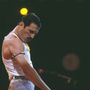 A bajszos, ultramaszkulin, meleg férfi imázsát aztán Freddie Mercury atlétákkal vitte tovább egy kicsit sportosabb irányba.