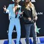 Lil Nas X itt híres száma másik fő előadójával, Billy Ray Cyrusszal pózol június 23-án a BET Awards nevű díjkiosztón Los Angelesben.