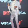 Az augusztus 26-i MTV Video Music Awardson New Jersey-ben egy kicsit Prince-esített verzióját mutatta be az előző ezüstjelmeznek.