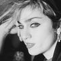 1982 decemberében Madonna ilyen fülbevalóval várta a karácsonyt.