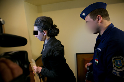 Az anya védője, Molnár Richárd elmondta, ügyfele nem nyilatkozott bűnösségéről.
