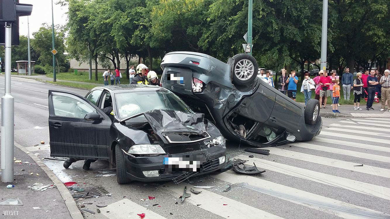 A balesetben többen is megsérültek.