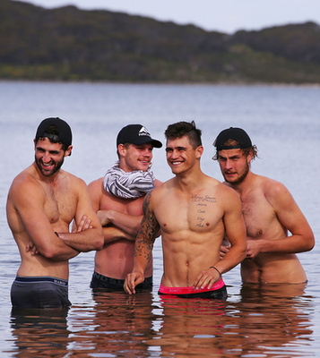 Életképek a Collingwood Magpies nevű ausztrálfutball-csapat edzőtáboráról