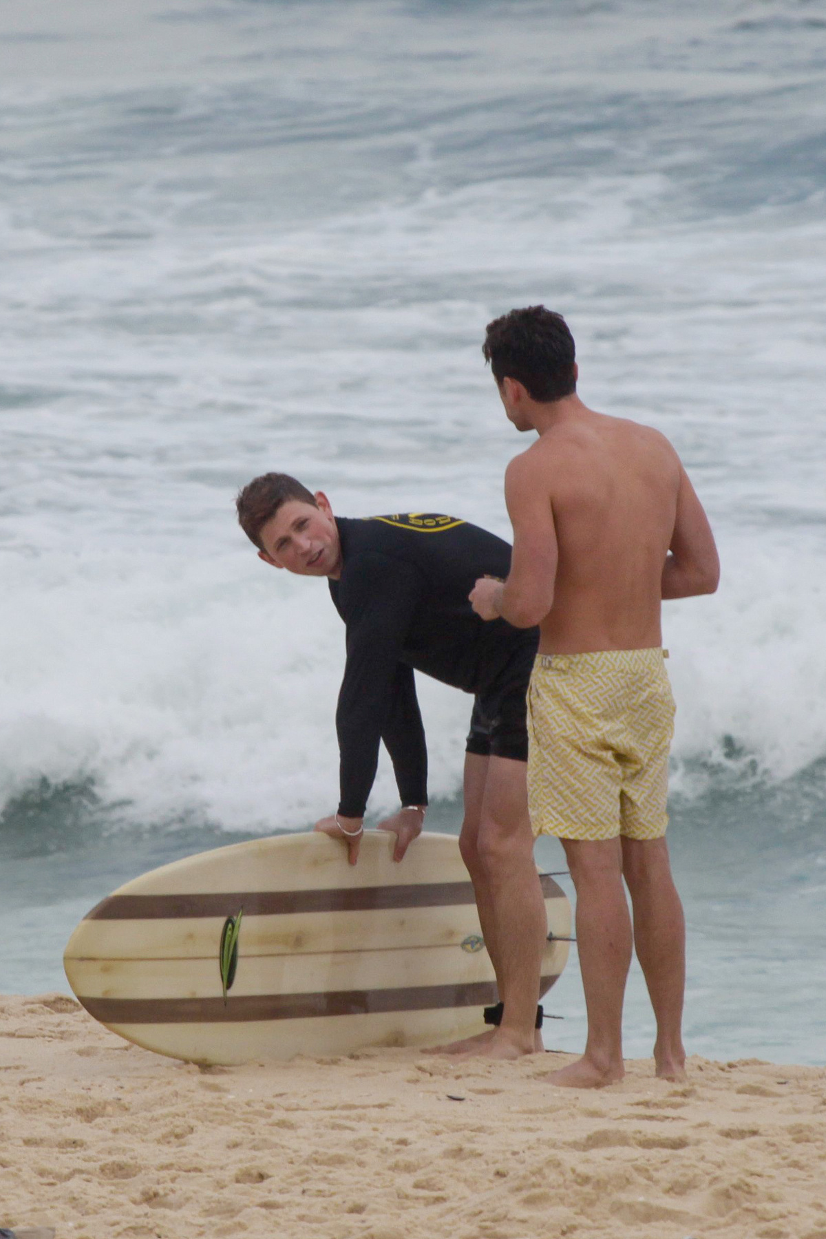 Jared és Matthew Followill a tengerparton