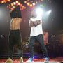 Usher és Chris Brown a színpadon Los Angelesben