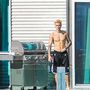 Justin Bieber új házában ejtőzik a haverokkal