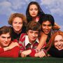 Ez a kép a '90-es évek végén készült az Azok a '70-es évek-show forgatásán. A piramis tetéjén Mila Kunis, alatta jobbra Wilmer Valderrama, az alsó sorban a bal szélső meg Ashton Kutcher