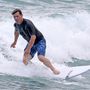 Josh Brolin szörfözik