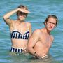 Cody Simpson az óceánban Miamiben a csajával, aki Gigi Hadid és modell
