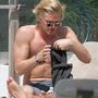 Cody Simpson a strandon Miamiben